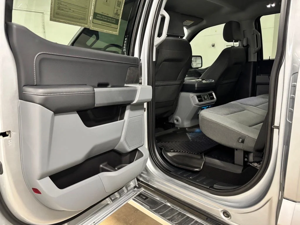 Used 2024 Silver Ford XLT image 19