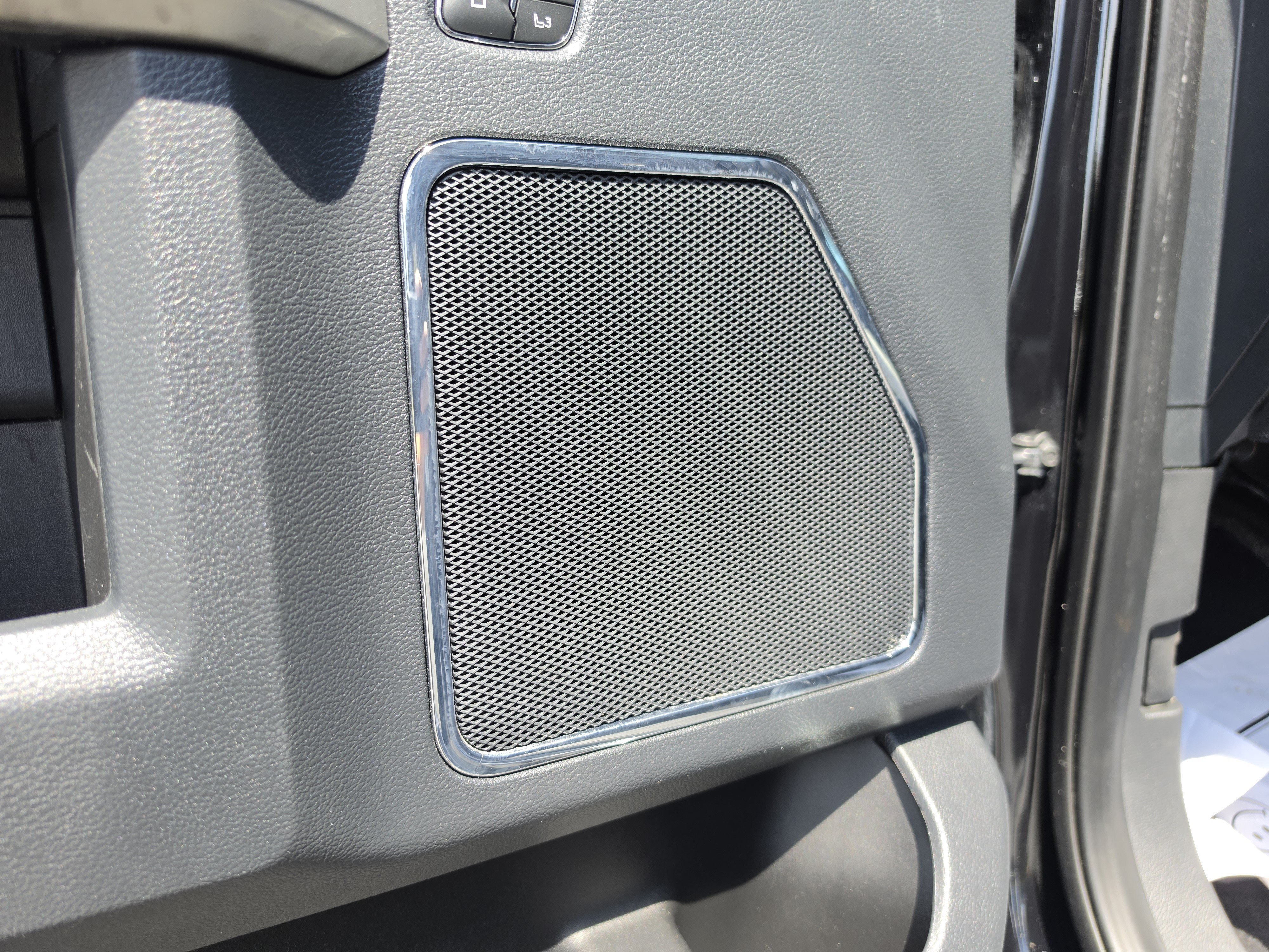 Used 2022 Black Metallic Ford LARIAT image 25