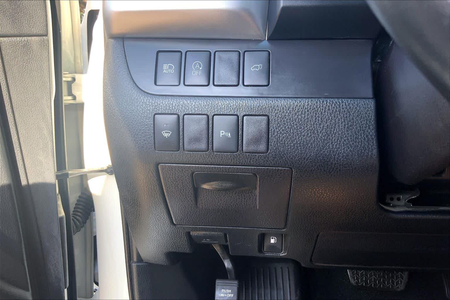 Used 2019 Blizzard Pearl Toyota Limited image 36