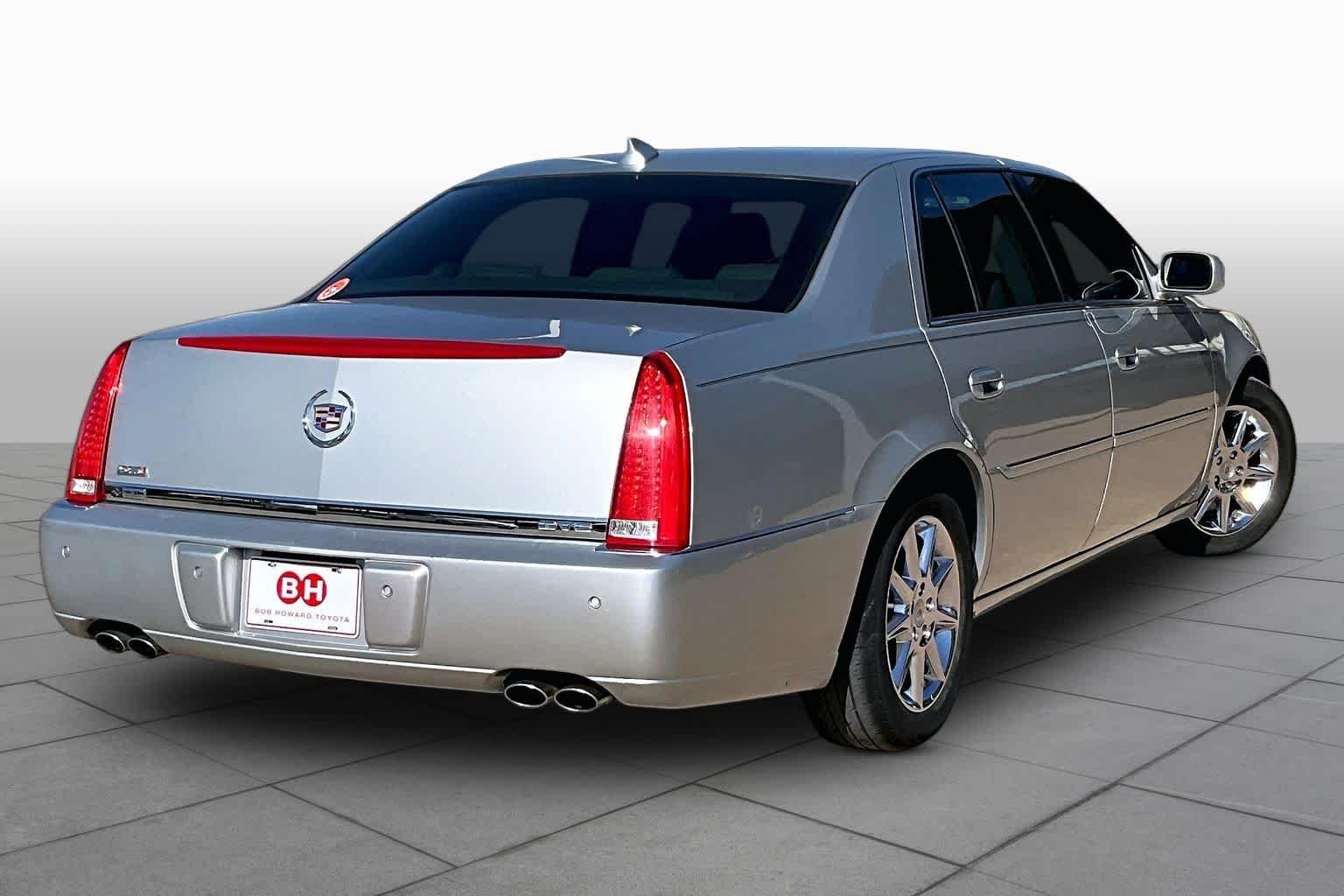 Used 2011 Radiant Silver Metallic Cadillac Luxury Collection image 12