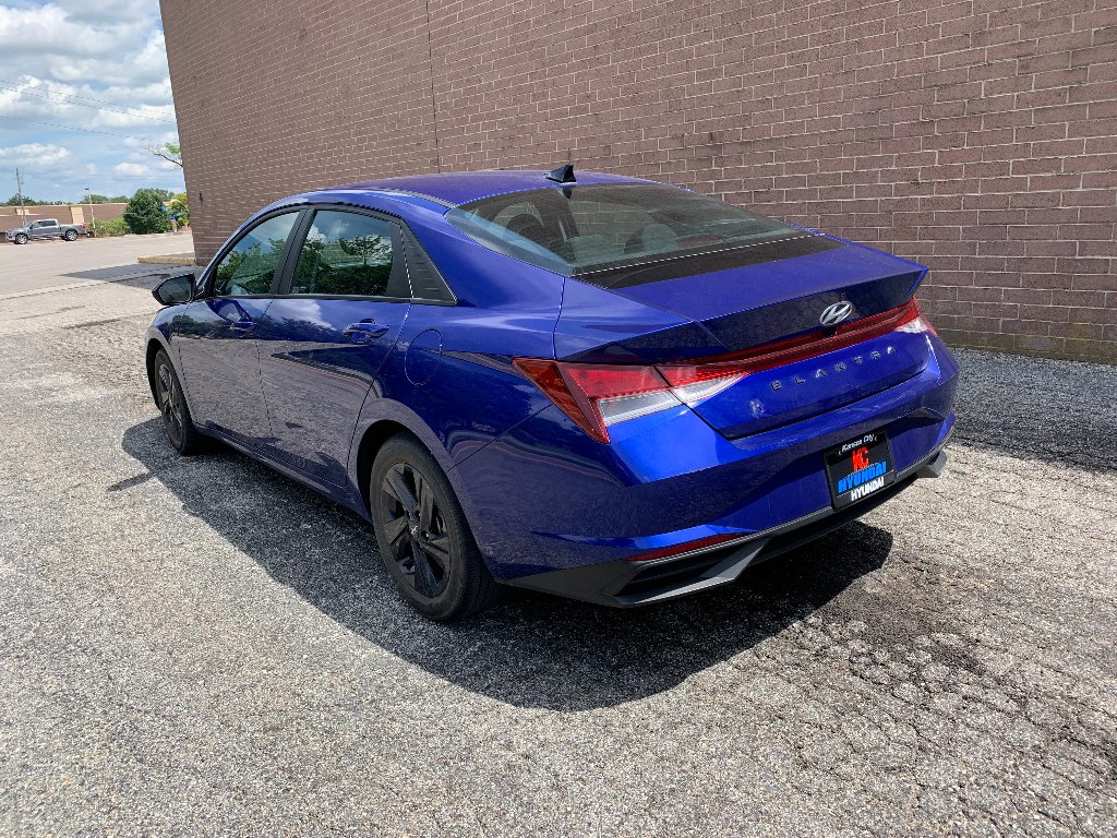 Used 2023 Intense Blue Hyundai SEL image 4