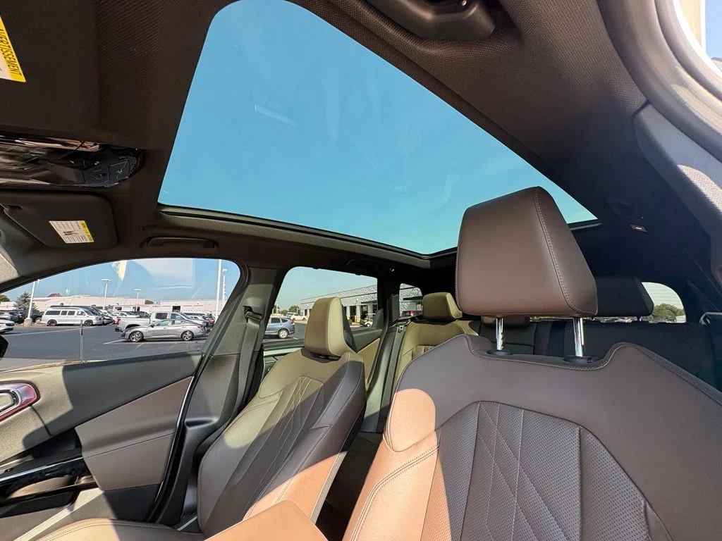 Used 2025 Alpine White BMW M50 xDrive image 15
