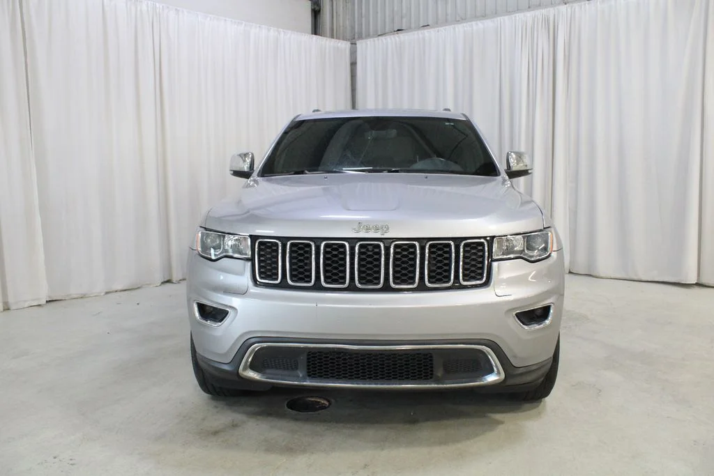 Used 2018 Silver Jeep Limited image 37