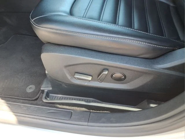 Used 2022 Silver Ford SEL image 21