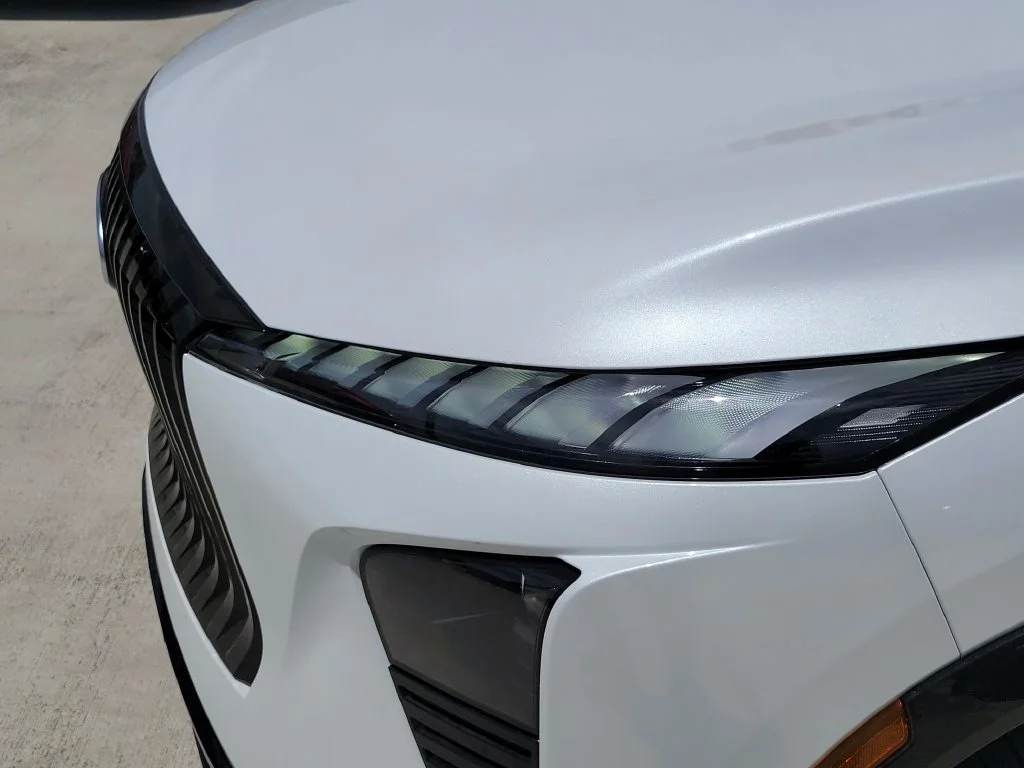 New 2027 RADIANT WHITE INFINITI Luxe AWD image 7