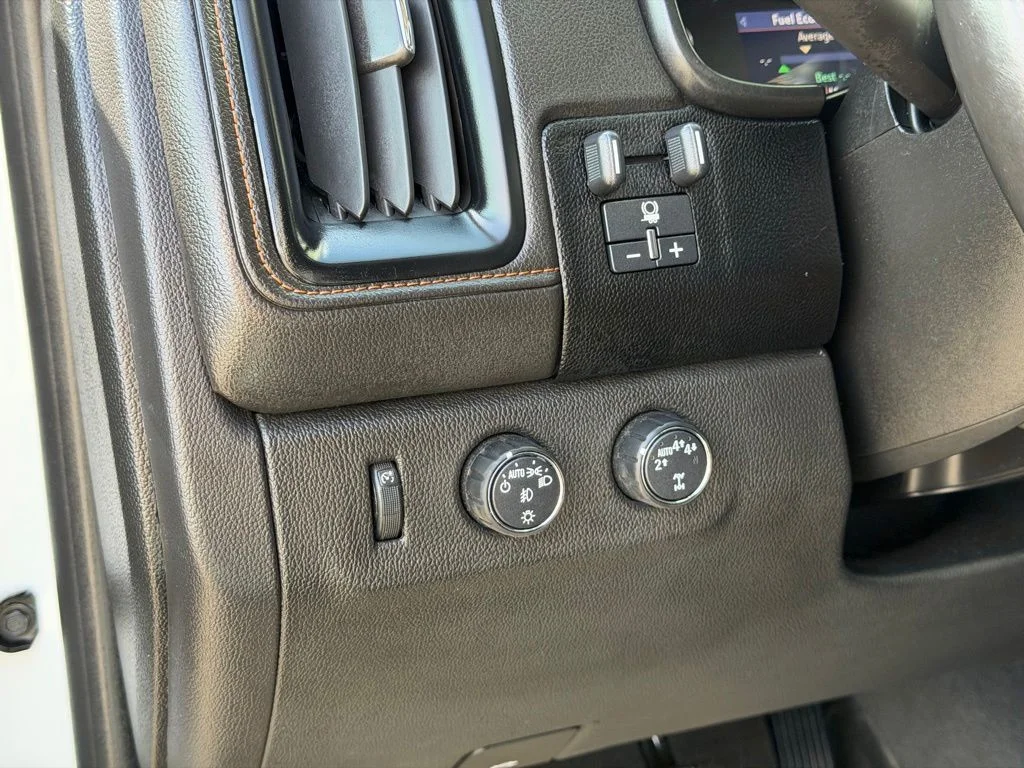 Used 2021 White GMC AT4 w/Leather image 23