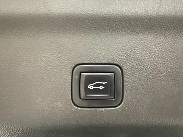 Used 2023 White Chevrolet Z71 image 11