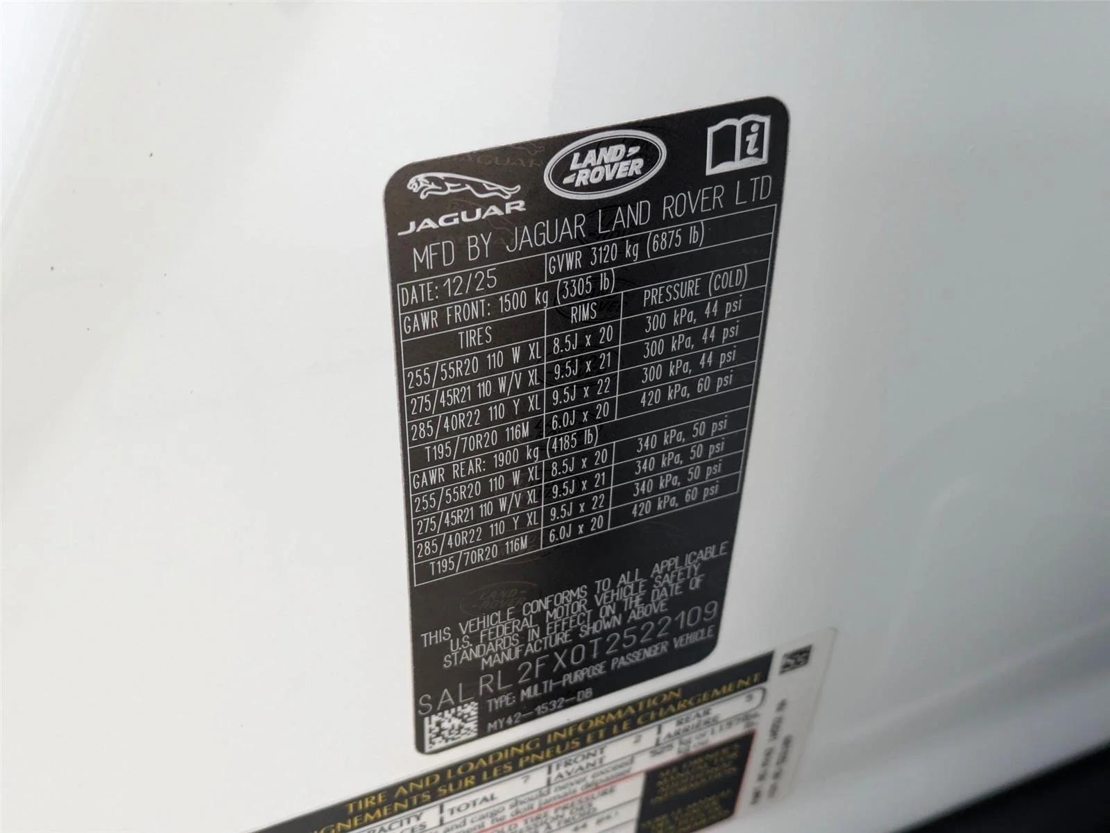 Certified Used 2026 Fuji White Land Rover Dynamic SE image 39