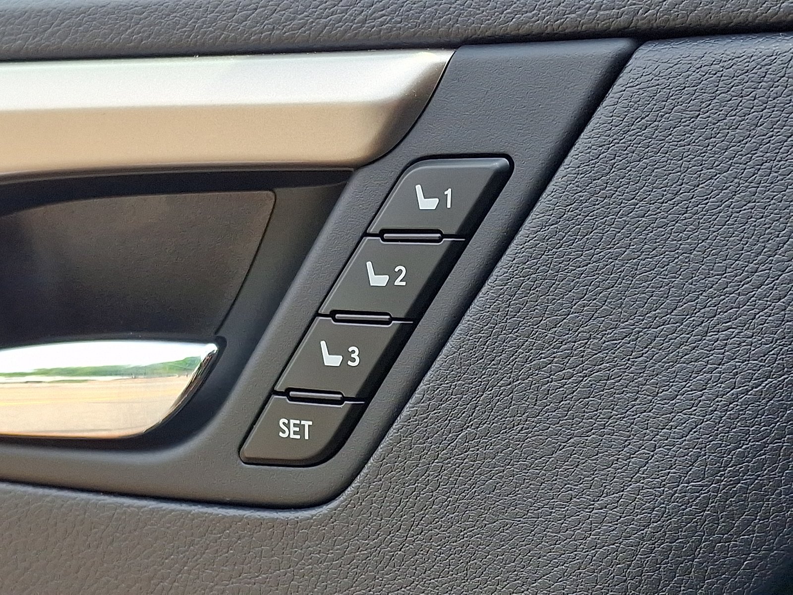 Certified Used 2022 CAVIAR Lexus AWD image 26