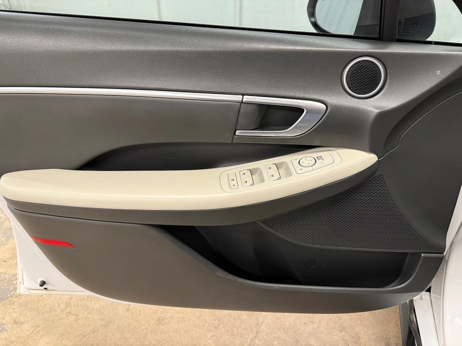 Used 2023 White Hyundai SEL image 18