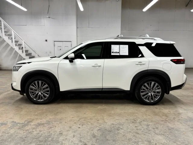 Used 2024 White Nissan SL image 4