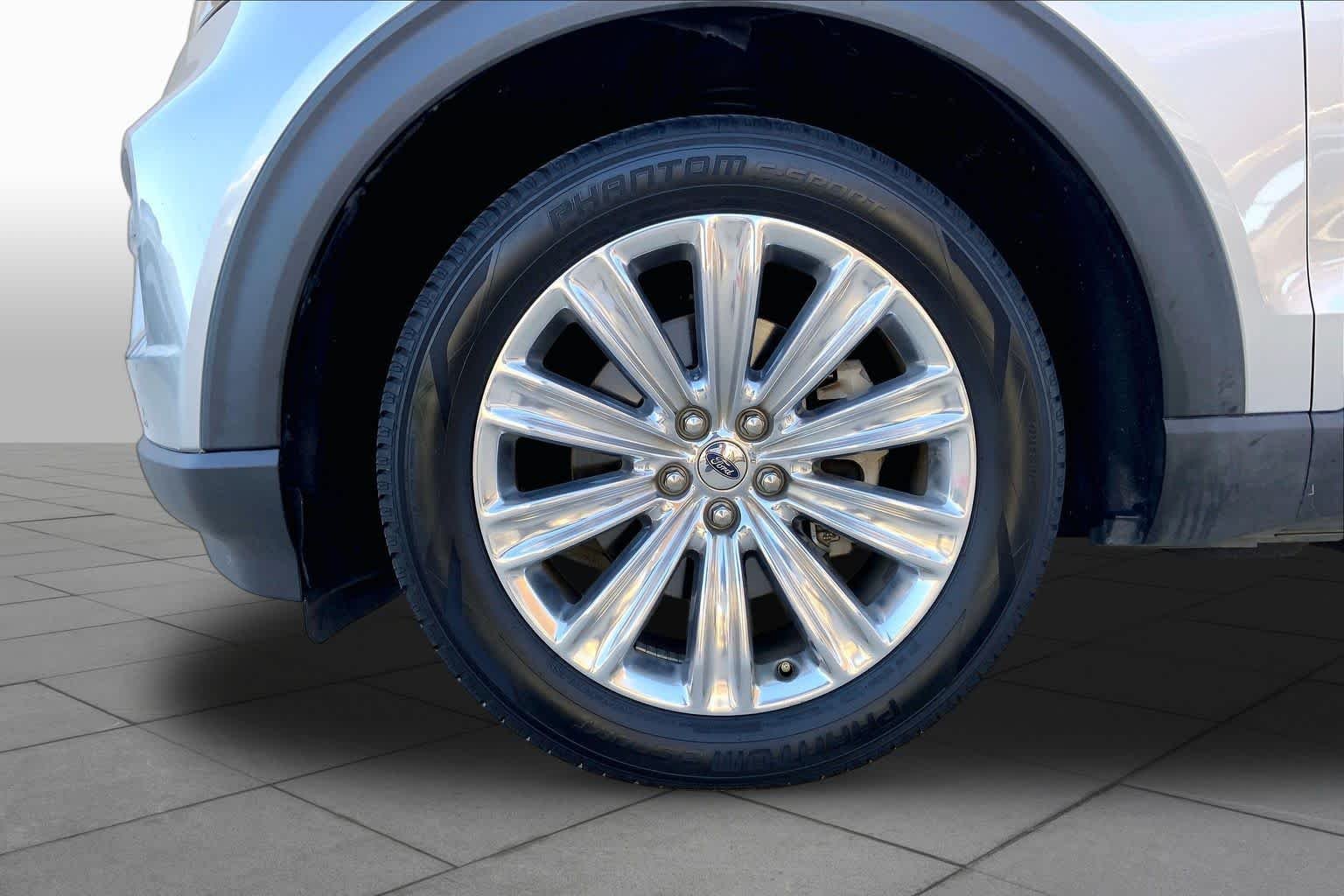 Used 2020 Iconic Silver Ford Limited image 11