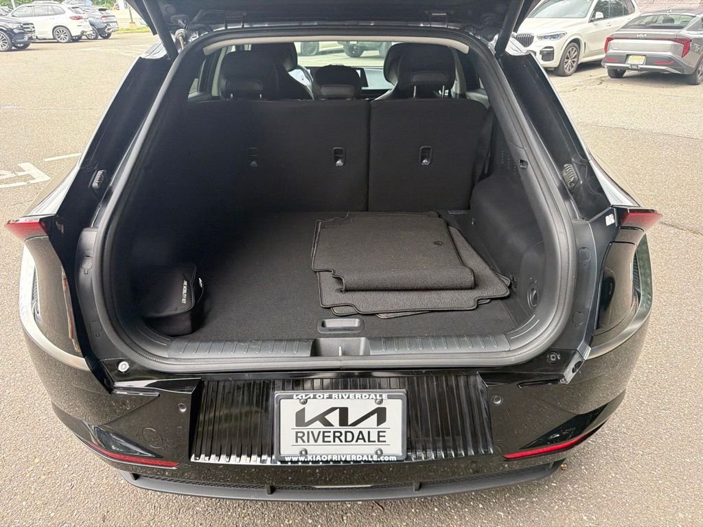 Used 2023 Black Kia Wind image 24