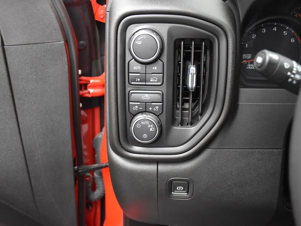 Used 2022 Red Chevrolet Custom image 14