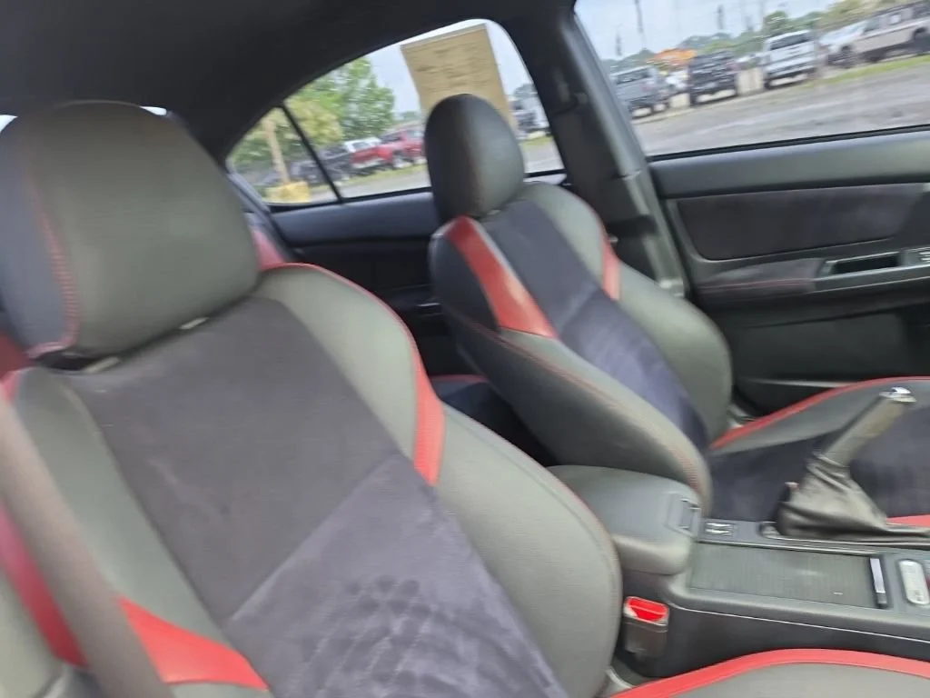 Used 2016  Subaru Base image 31