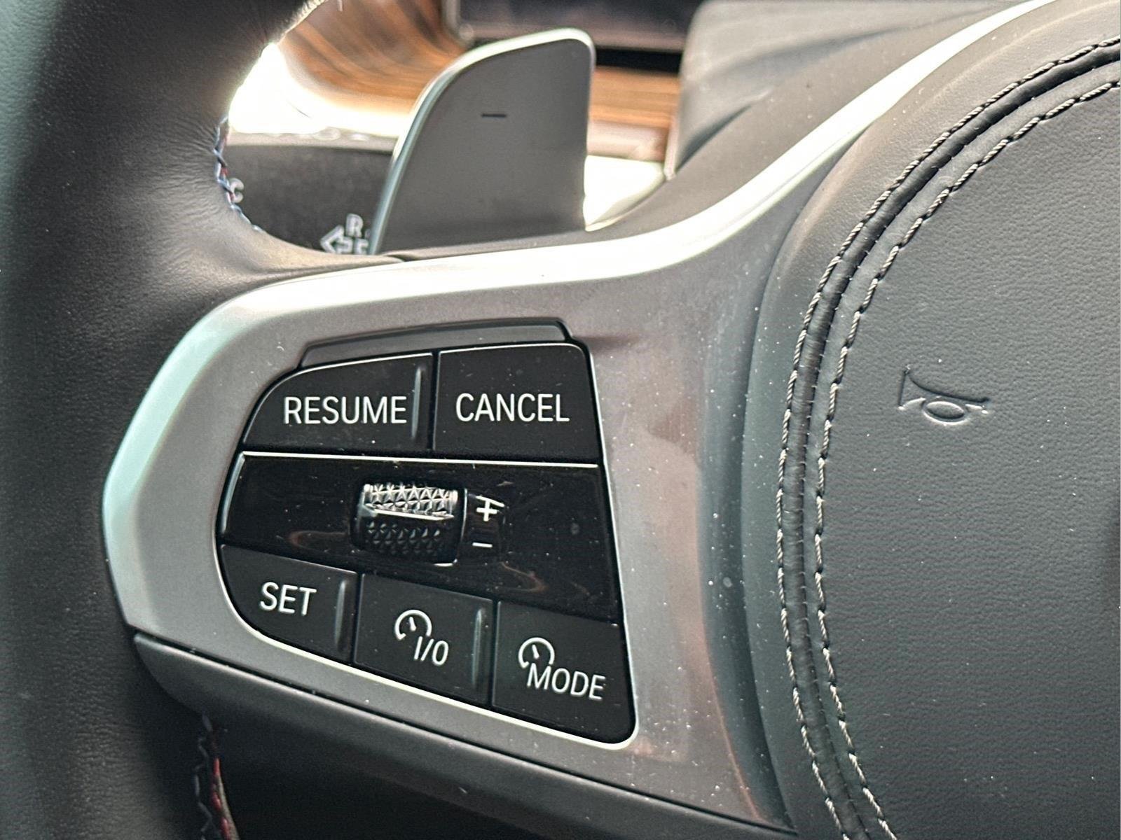 Used 2025  BMW M60i image 27
