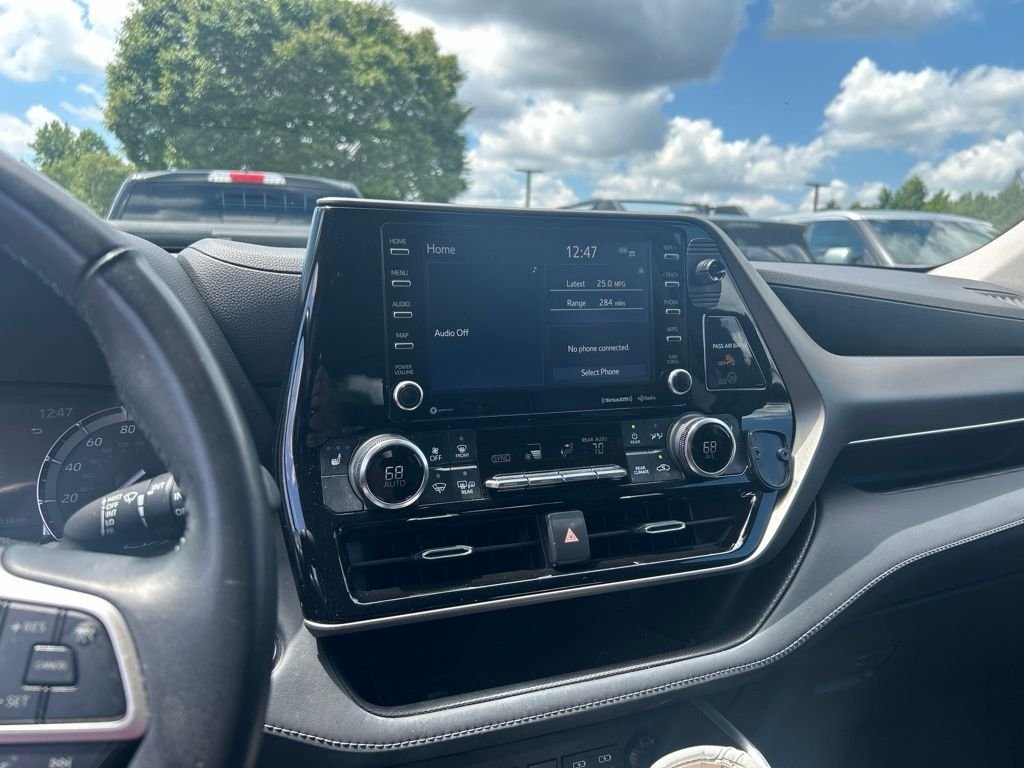 Used 2022 Beige Toyota XLE image 9