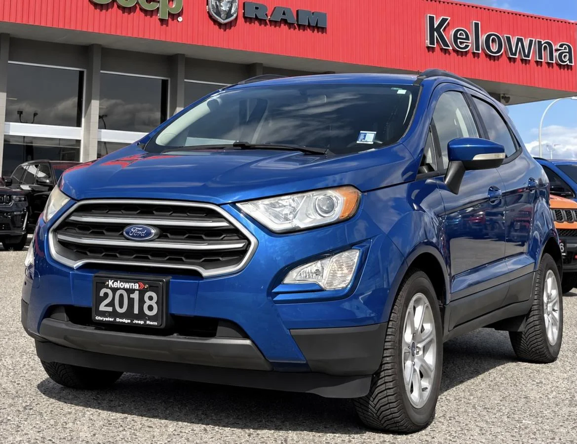 Used 2018 Blue Ford SE image 1