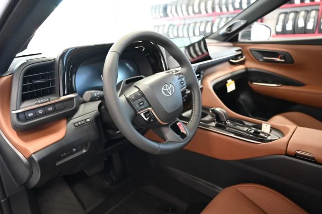 2026 Toyota Crown Signia Limited - Photo 24