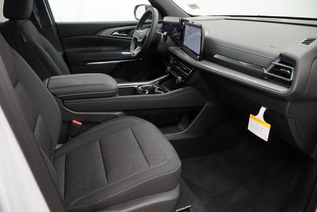 New 2027 Summit White Chevrolet LT image 29