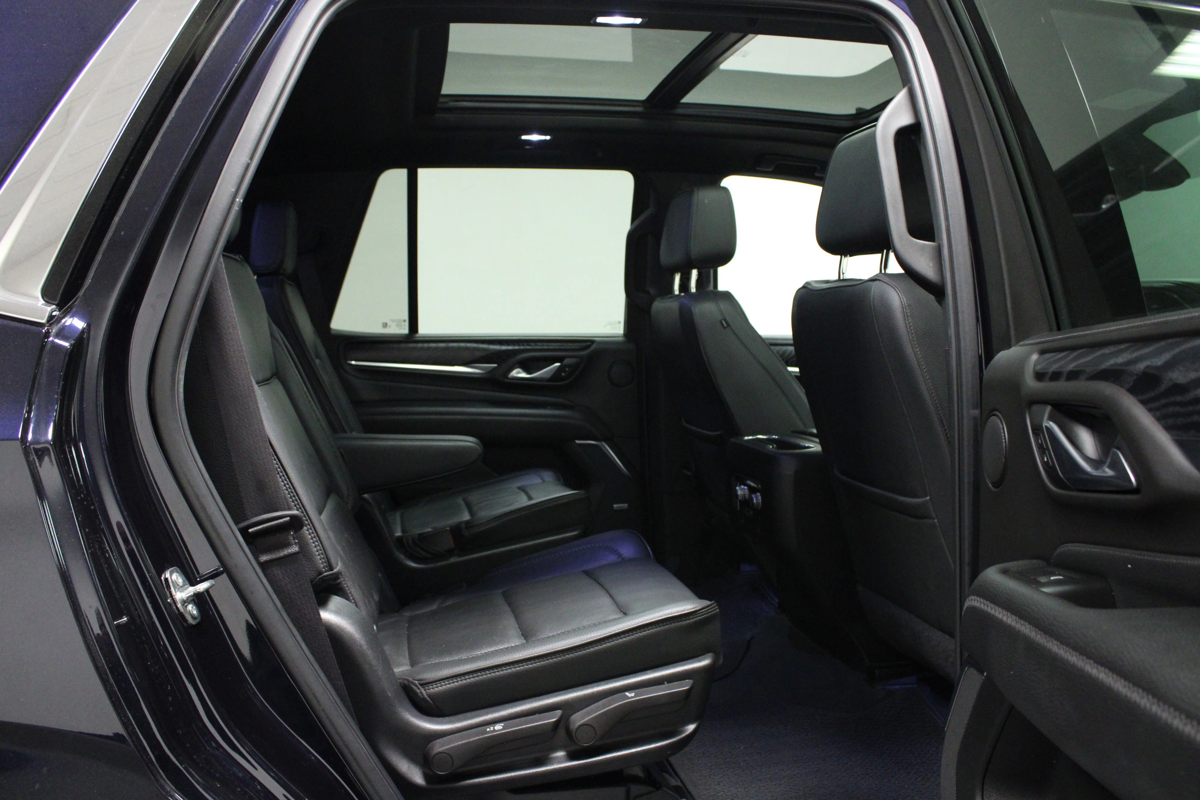 Used 2022 Midnight Blue Metallic GMC Denali image 16