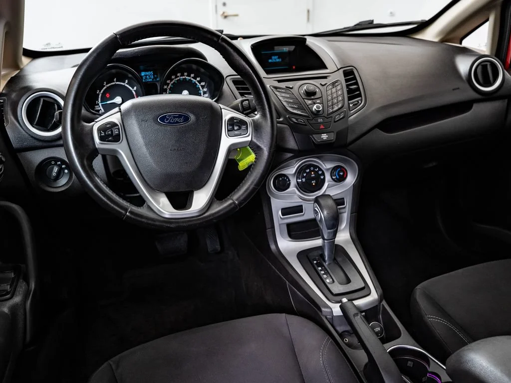 Used 2015 Race Red Ford SE image 4