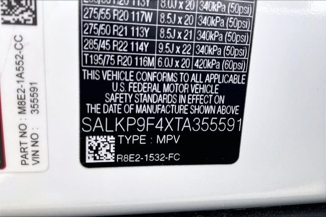 New 2026 Fuji White Land Rover SE image 8