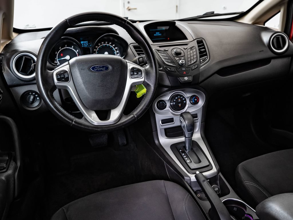 Used 2015 Race Red Ford SE image 4