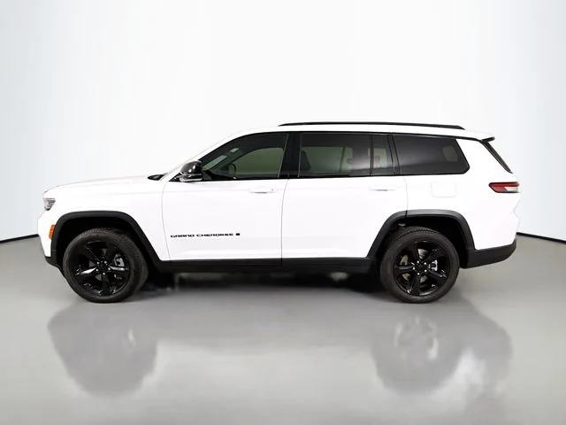 Used 2025 White Jeep Limited image 4