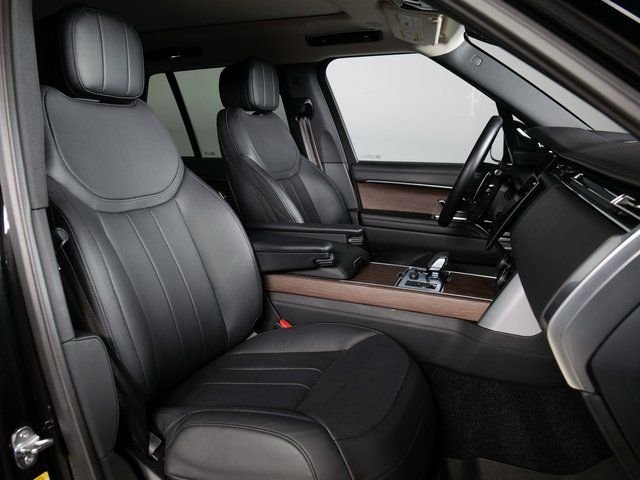 Used 2023 Santorini Black Metallic Land Rover SE image 3