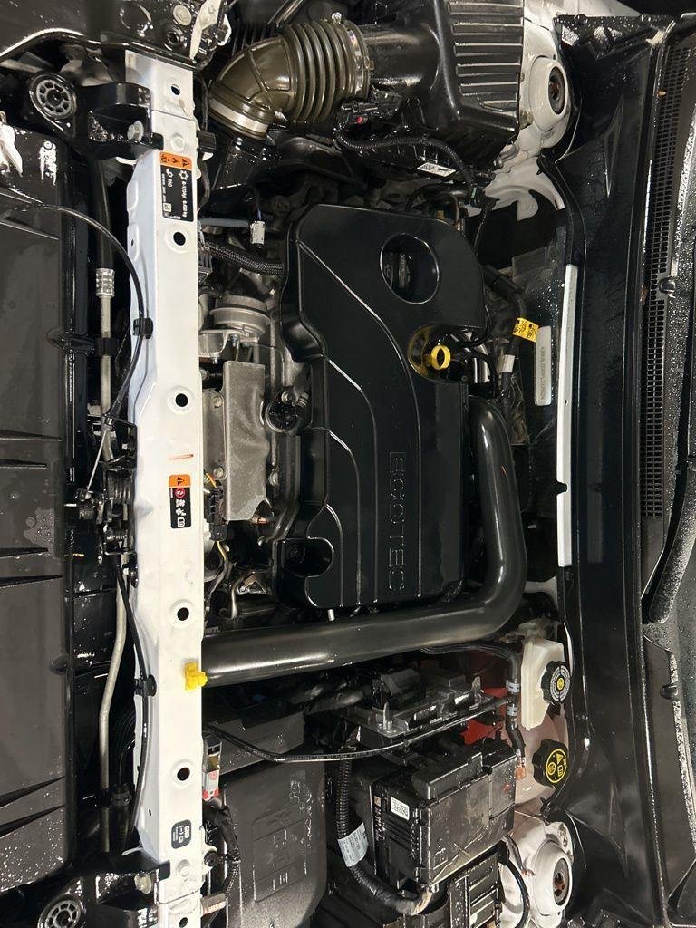 Used 2023 Summit White GMC SLE image 28
