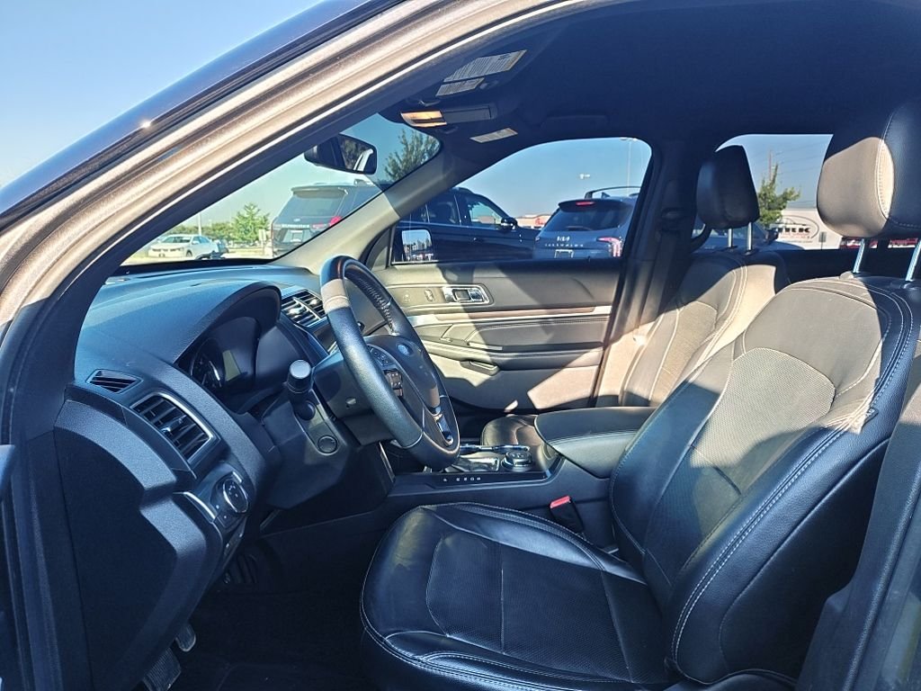 Used 2019 Gray Ford Limited image 12