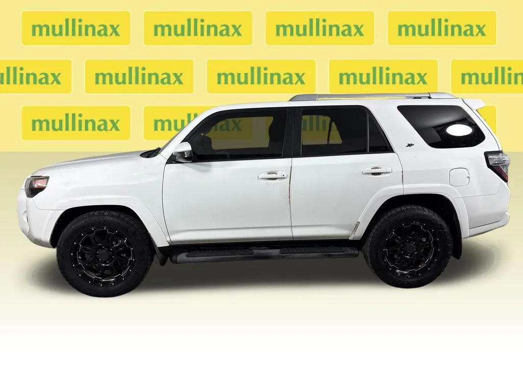 Used 2015 White Toyota SR5 image 12