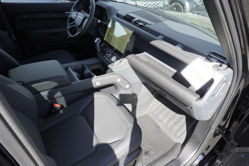 New 2026 Santorini Black Land Rover S image 22