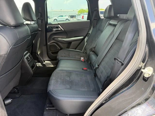 Used 2023 Black Mitsubishi SE image 12