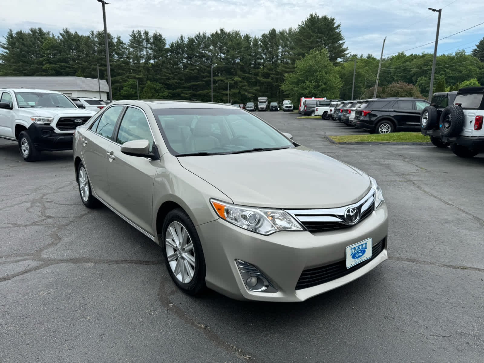 Used 2014 Creme Brulee Mica Toyota XLE image 6