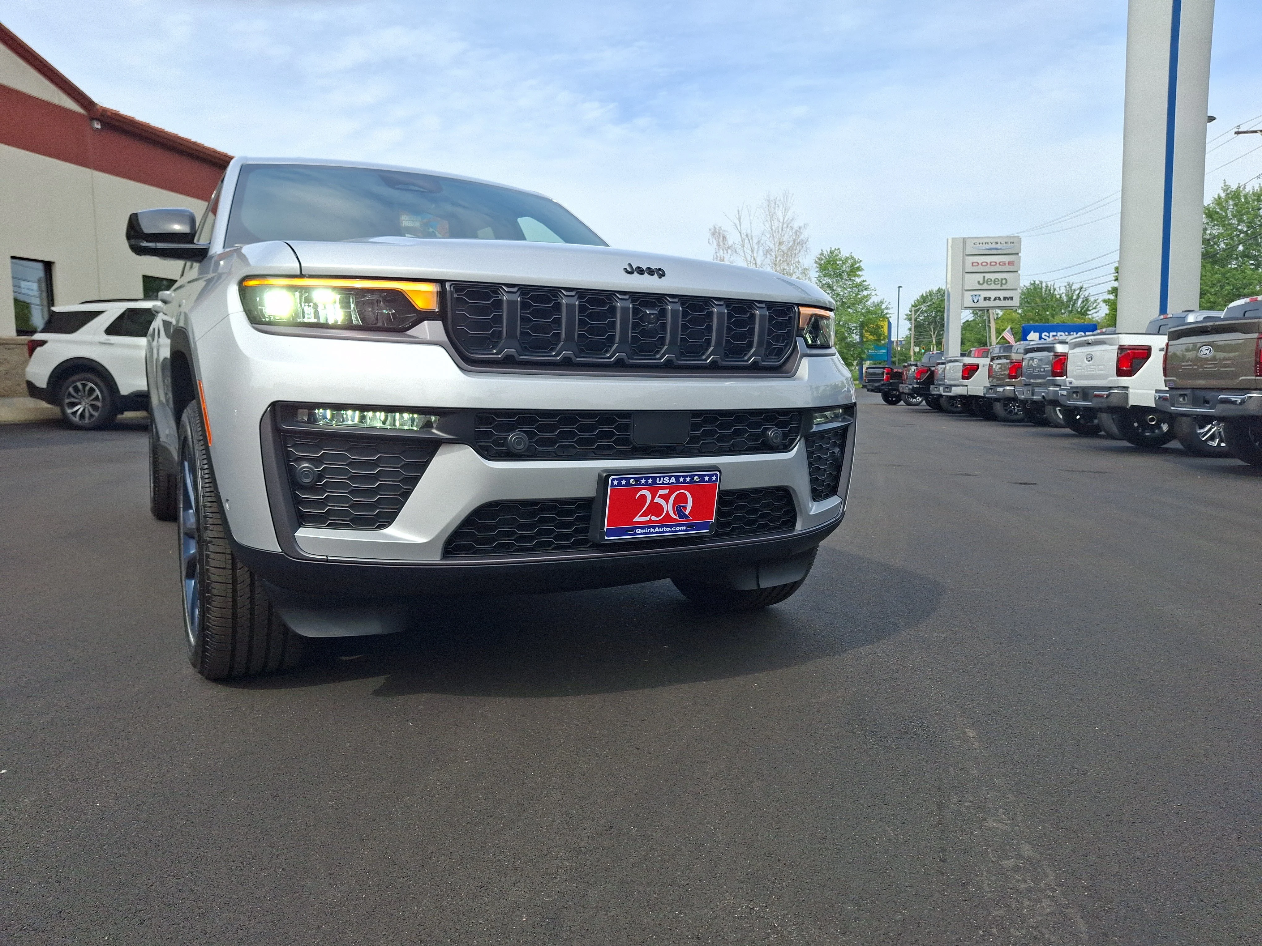 New 2026 Silver Zynith Exterior Paint Jeep 85th Anniversary Edition image 4