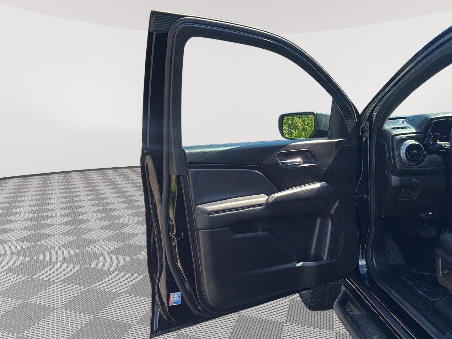 Used 2026 Black Chevrolet 4WD LT image 27