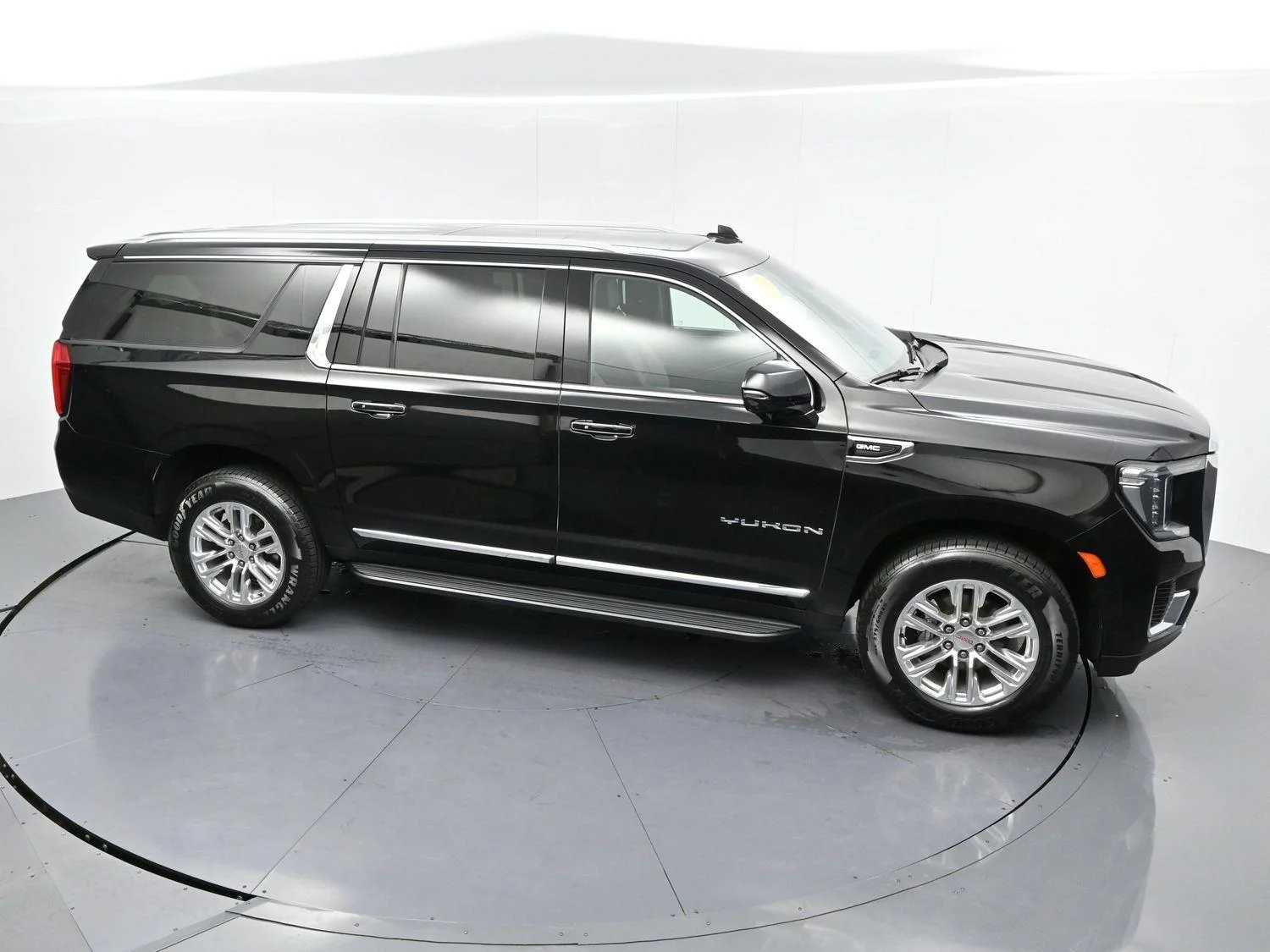 Used 2023 Onyx Black GMC SLT image 45