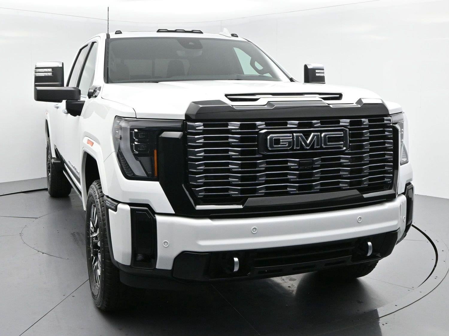 Used 2025 Summit White GMC Denali Ultimate image 2