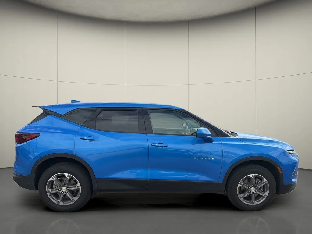 Used 2025 Blue Chevrolet LT image 8