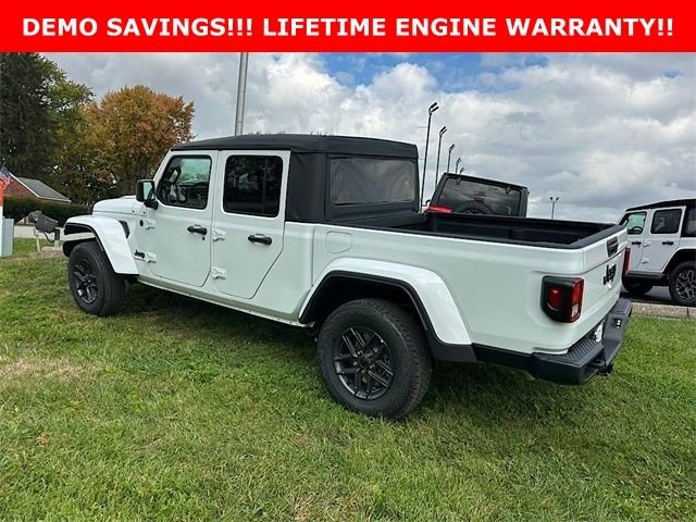 New 2026 Bright White Clear-Coat Exterior Paint Jeep Sport S image 6