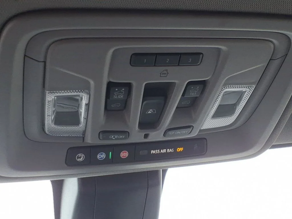 Used 2020 White GMC Denali image 34