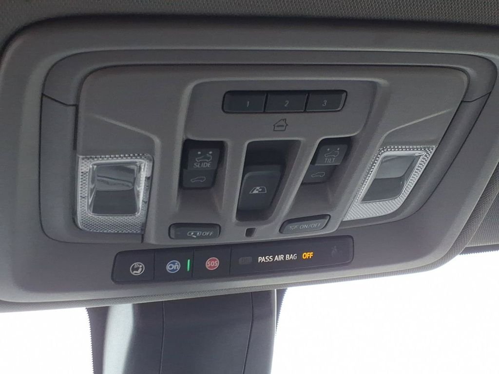 Used 2020 White GMC Denali image 34
