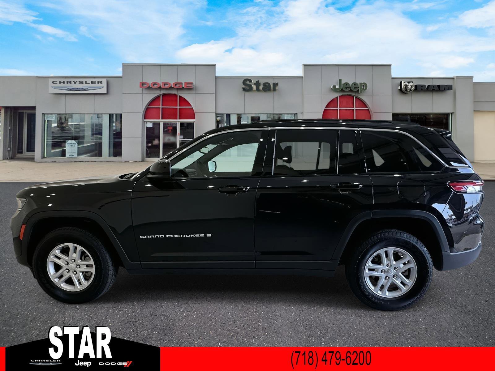 Used 2024 Diamond Black Crystal Pearlcoat Jeep Altitude image 6
