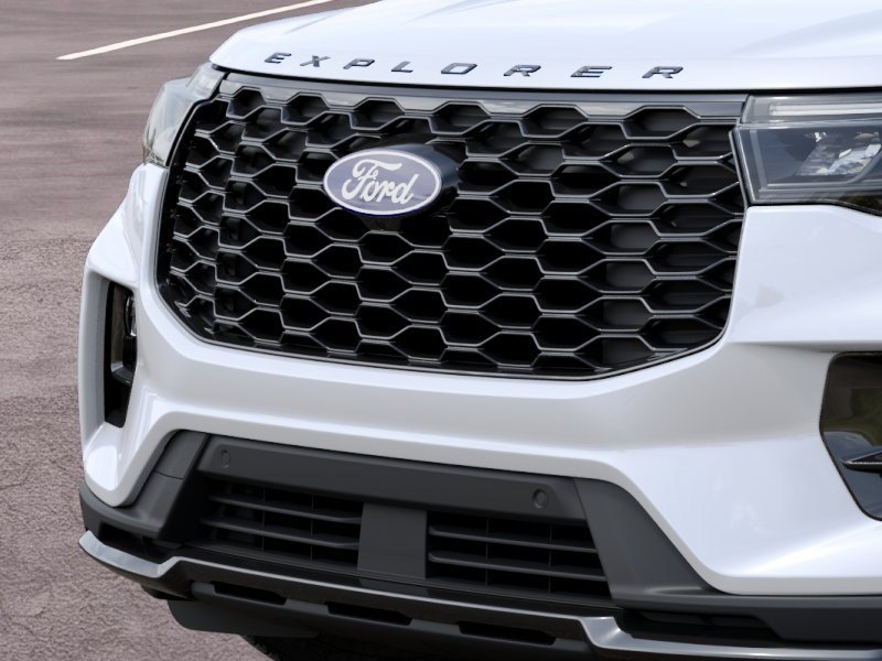 New 2027 Star White Metallic Tri-Coat Ford ST-Line image 17