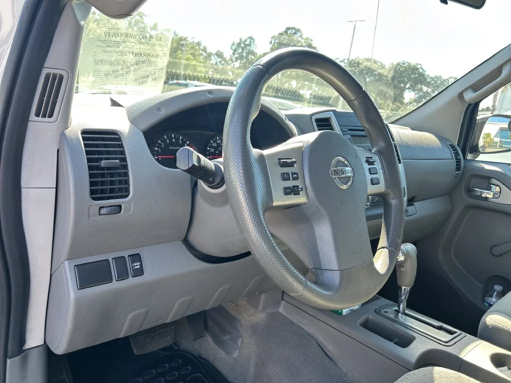 Used 2016  Nissan  image 8