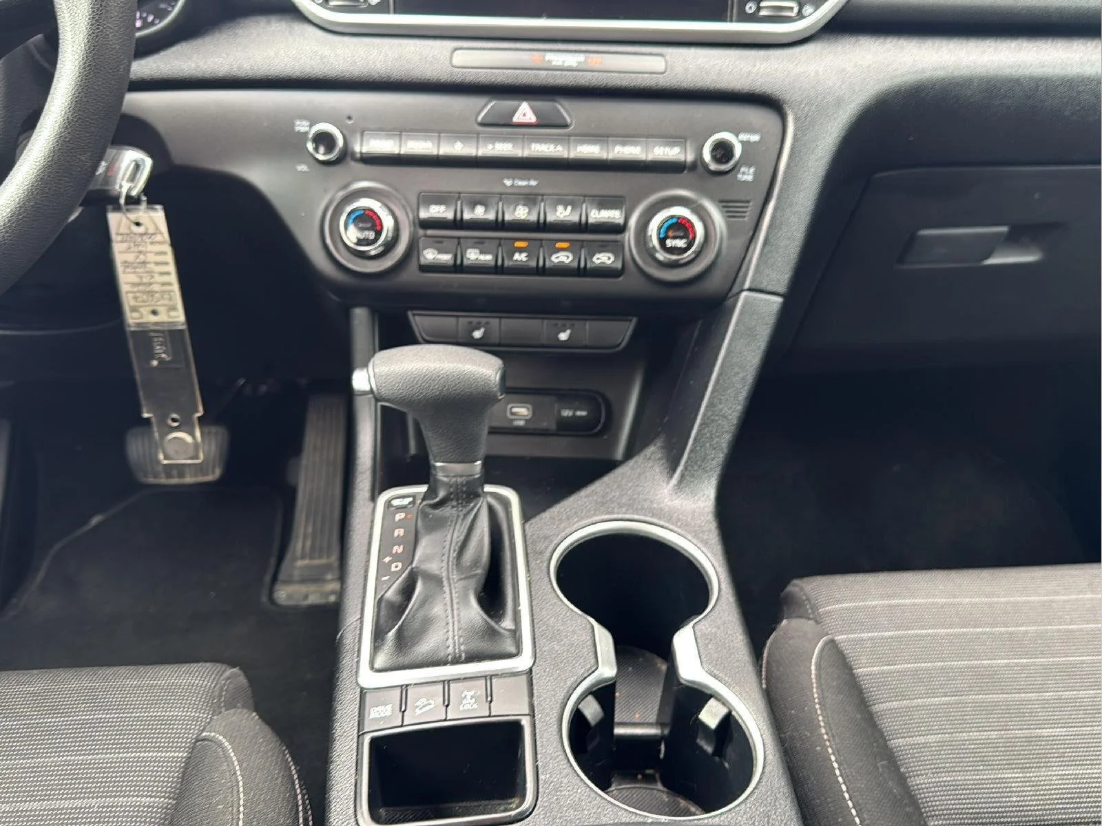 Used 2020 Clear White Kia LX image 17