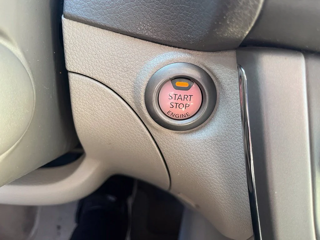 Used 2014 Blue Nissan SV image 16