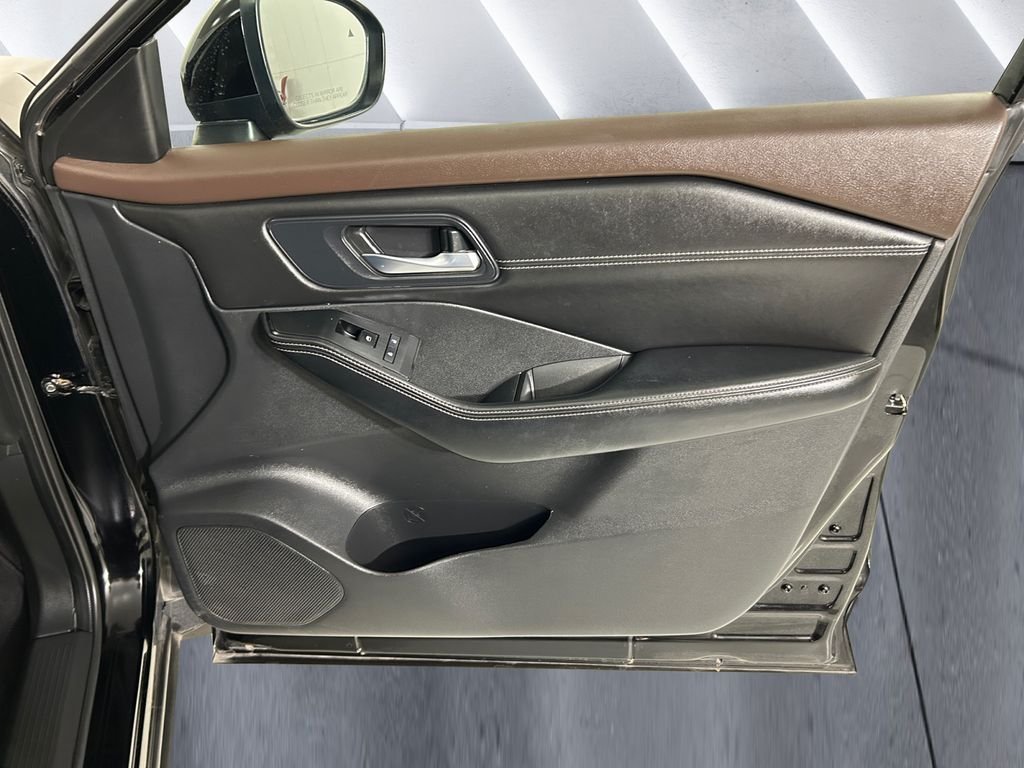 Used 2022 Black Nissan SV image 15
